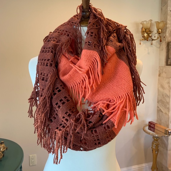 Round shawl - Picture 2 of 5